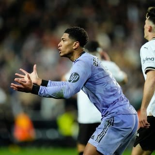 FC Valencia - Real Madrid, 27. Spieltag im Mestalla-Stadion, Jude Bellingham von Real Madrid reagiert, nachdem sein Tor nicht anerkannt wurde.