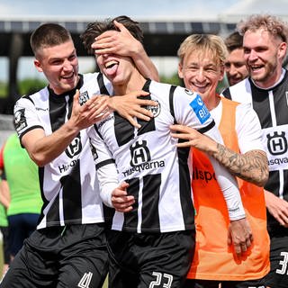 SSV Ulm steigt in zweite Bundesliga auf - Fußball: 3 Liga, SSV Ulm 1846 Fussball - FC Viktoria Köln im Donaustadion. Ulms Max Brandt jubelt über seinen Treffer zum 2:0.