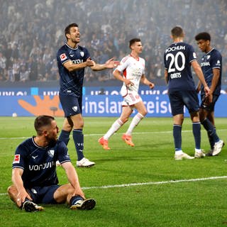 Bundesliga-Relegation Hinspiel: Spieler vom VfL Bochum sind nach dem Gegentreffer zum 0:2 gegen Fortuna Düsseldorf frustiert. 