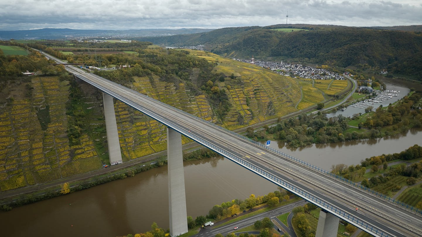 Die Moseltalbrücke Winningen der Autobahn A61.