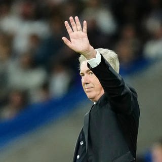 Real Madrids Cheftrainer Carlo Ancelotti reagiert während eines Fußballspiels