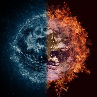 Symbolbild: Die Erde steht zur Hälfte im Wasser und brennt zur Hälfte.