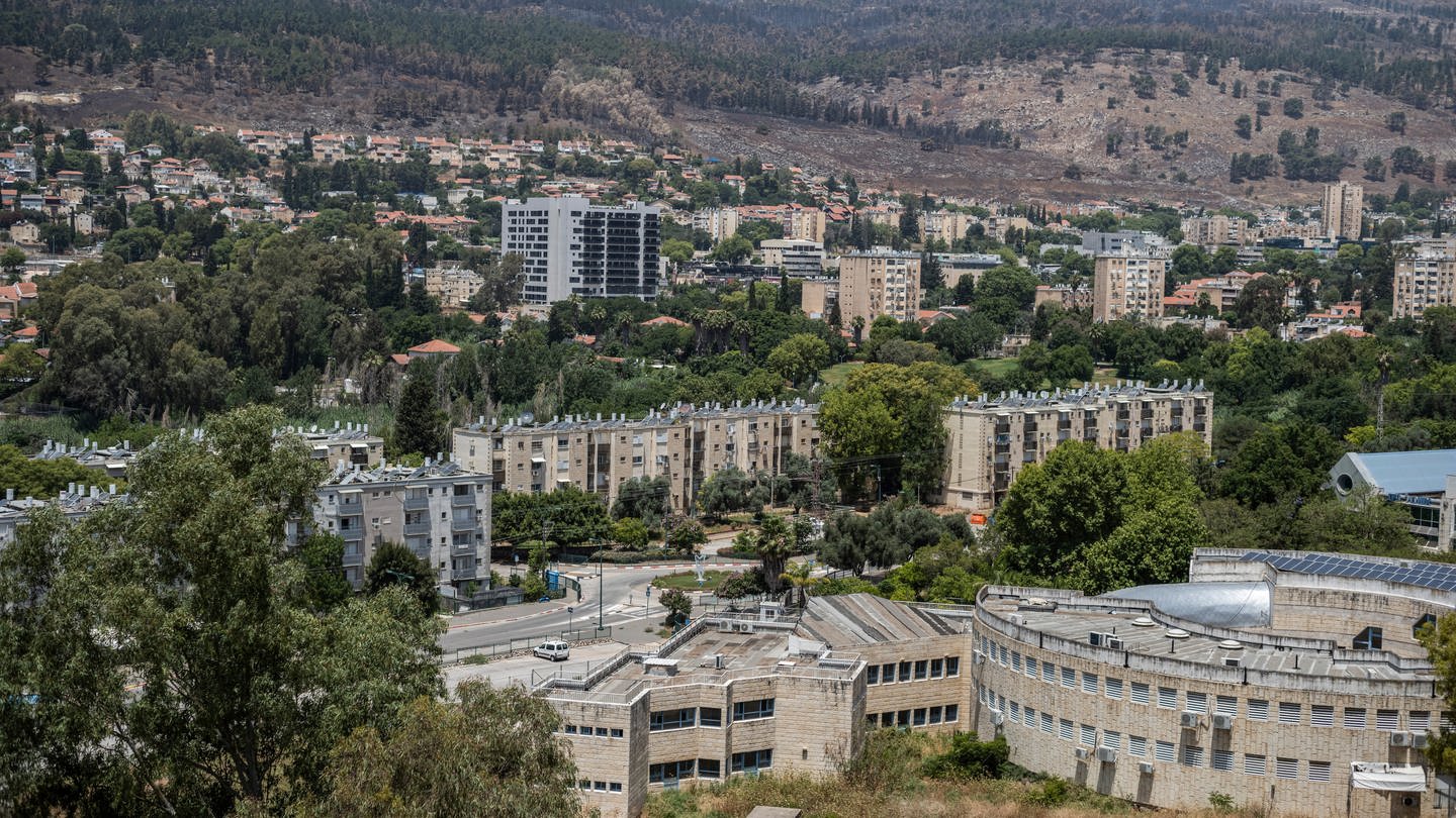 Ein Blick auf die Stadt Qiryat Shemona, im Norden Israels. Der Libanon richtete mit Raketen- und Drohnenangriffen Zerstörungen in der Stadt an.