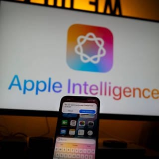 Vor wenigen Tagen hat Apple neue KI-Features fürs iPhone vorgestellt. Nach Europa soll die "Apple Intelligence" aber estmal nicht kommen.