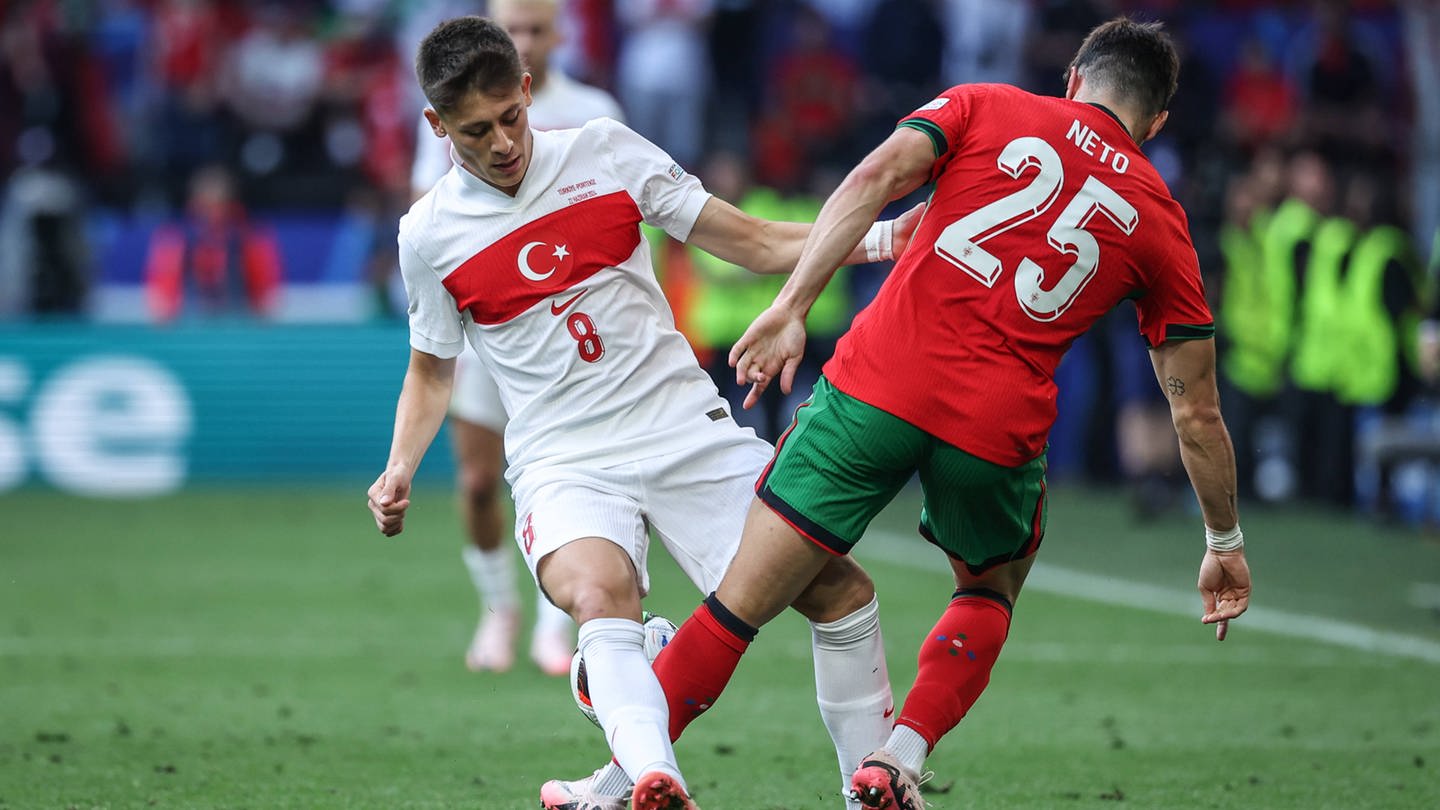 Der 19-jährige Arda Güler spielt für die türkische Mannschaft gegen Portugal bei der EM 2024. Er wurde eingewechselt, sein trainer wollte ihn eigentlich schonen.