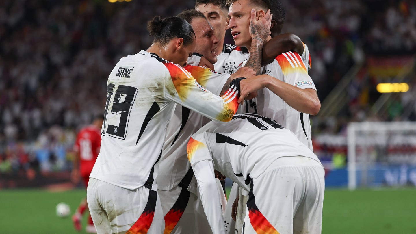 Die DFB-Elf gewinnt das Achtelfinale der EURO 2024 gegen Dänemark und steht im Viertelfinale. Dort bekommt es das Team mit Spanien oder Georgien zu tun.