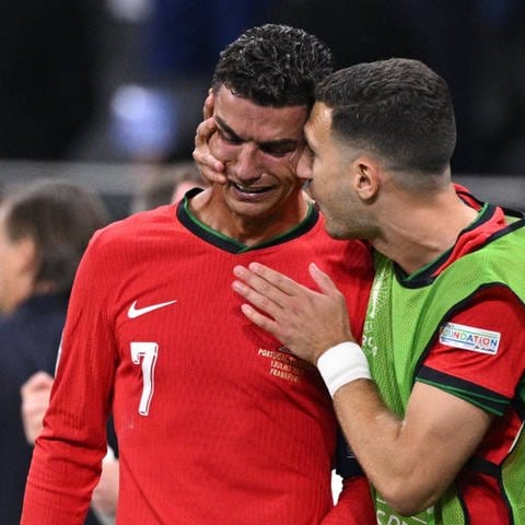 Euro 2024, EM, Portugal - Slowenien, Portugals Cristiano Ronaldo weint nach seinem verschossenen Elfmeter