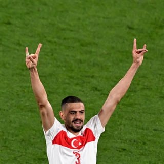 Fußball: EM, Österreich - Türkei, Finalrunde, Achtelfinale, Leipzig Stadion, Merih Demiral von der Türkei (r) jubelt nach seinem zweiten Treffer zum 0:2.