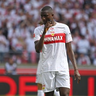 Serhou Guirassy vom VfB Stuttgart stand kurz vor seiner Unterschrift bei Borussia Dortmund. Beim Medizincheck gabs aber eine böse Überraschung.