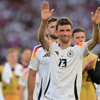 240705 EURO2024 SPAIN VS GERMANY Thomas Muller (13) of Germany thanking the fans and supporters after a soccer game between the national teams of Spain and Germany in the Quarter Final stage of the UEFA EURO, EM, Europameisterschaft,Fussball 2024 tournament , on Thursday 5 July 2024 in Stuttgart , Germany . PHOTO SPORTPIX David Catry STUTTGART GERMANY