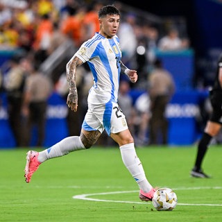 Argentiniens Nationalspieler Enzo Fernandez in Aktion während des Spiels der CONMEBOL Copa América 2024 zwischen Argentinien und Kolumbien.