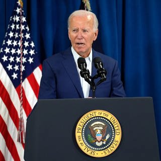 US-Präsident Joe Biden spricht in Rehoboth Beach, Delaware. Der 81-Jährige wurde positiv auf Corona getestet und wird sich nun in Isolation begeben.