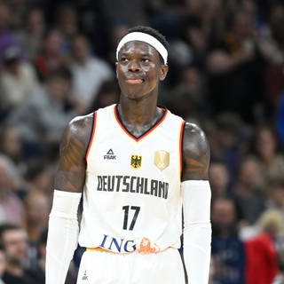 Deutschlands Dennis Schröder bei einem Basketballspiel. Ist er Fahnenträger bei Olympia-Eröffnungsfeier?