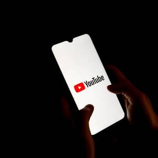 Russland hat offenbar vor, YouTube zu drosseln. Der Plattform droht sogar das Aus.