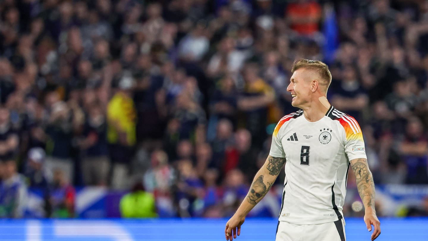 Fußball, UEFA Euro 2024, EM, Deutschland - Schottland, Vorrunde, Gruppe A, Spieltag 1, Fußball Arena München. Deutschlands Spieler Toni Kroos lacht.