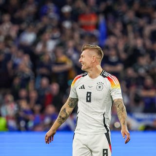 Fußball, UEFA Euro 2024, EM, Deutschland - Schottland, Vorrunde, Gruppe A, Spieltag 1, Fußball Arena München. Deutschlands Spieler Toni Kroos lacht.