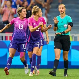 Die DFB-Frauen haben das Halbfinale gegen die USA verloren. Am Freitag geht es noch um Bronze.