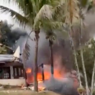 Dieser Ausschnitt aus einem UGC-Video, das von Felipe Magalhaes Filho zur Verfügung gestellt wurde, zeigt das Feuer, das von einem Flugzeug ausgeht, das in Vinhedo im brasilianischen Bundesstaat Sao Paulo neben einem Haus abgestürzt ist. 