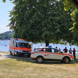 Badeunfall: Polizei und Feuerwehr sind am Badesee im Einsatz