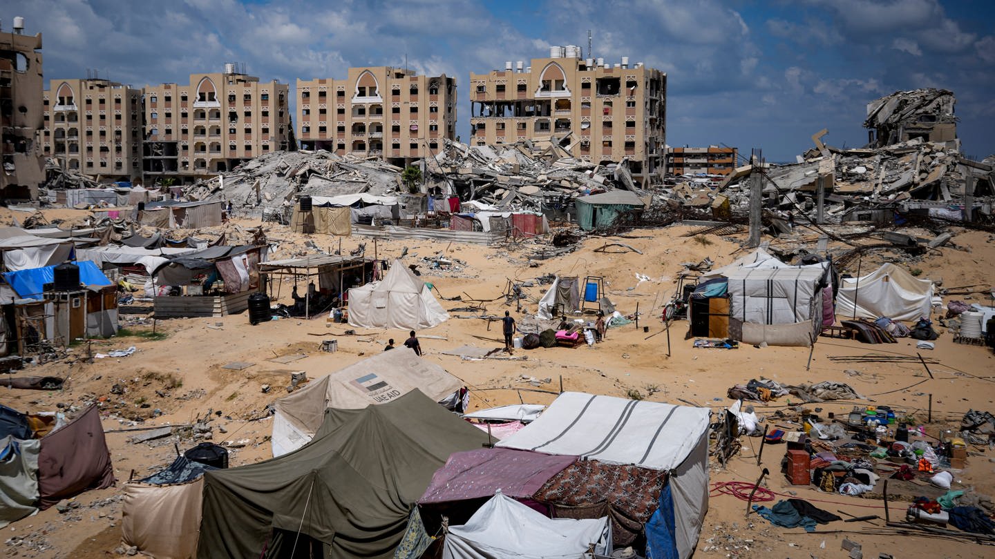 Zerstörte Häuser in Chan Junis. Die militant-islamistische Hamas lehnt die jüngsten Vorschläge für eine Waffenruhe im Gazastreifen ab