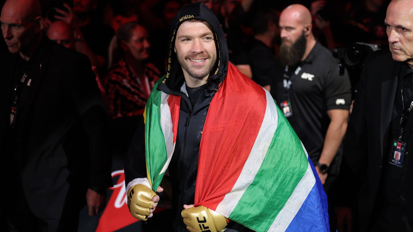 Dricus du Plessis of South Africa prepares to fight Israel Adesanya of Nigeria during their Middleweight title bout at UFC 305.