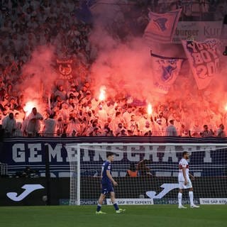 Einige Ultras der TSG Hoffenheim haben dem Club den "Krieg" erklärt. Die Lage droht zu eskalieren.