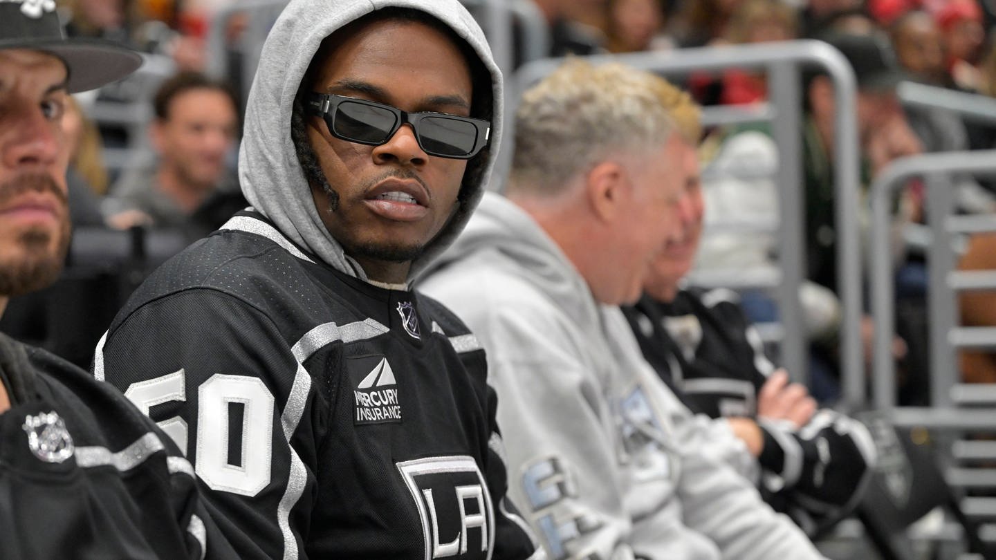 Rapper Gunna bei einem Hockey-Spiel.