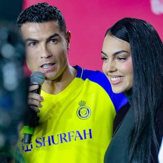 Cristiano Ronaldo ist jetzt auf YouTube unterwegs. Gibt eins der Videos von CR7 Hinweise darauf, dass er und Georgina verheiratet sind?