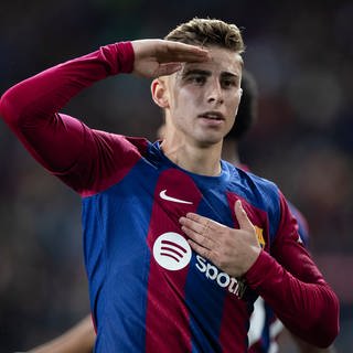 Fermín López feiert ein Tor für den FC Barcelona - Jetzt droht ihm eine Sperre, weil er einen illegalen Stream geschaut hat