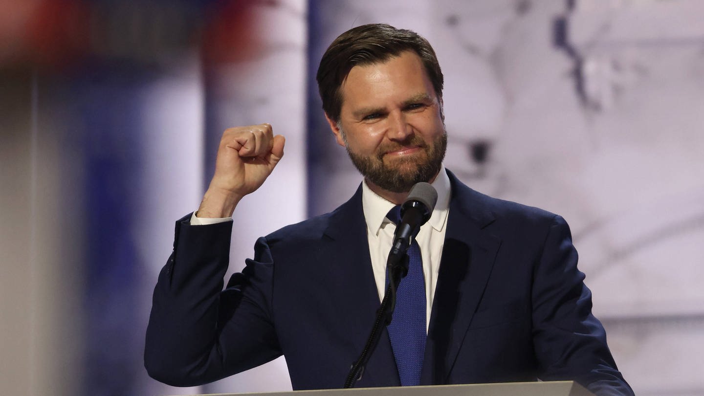 Senator J.D. Vance hält eine Rede