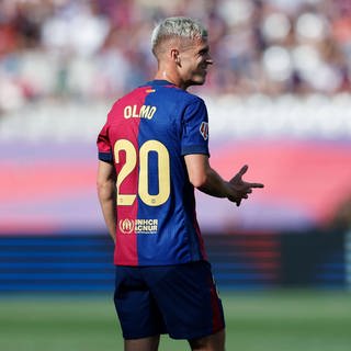 Dani Olmo spielt für den FC Barcelona - Offenbar gibt es weiterhin Probleme mit der Registrierung von Olmo. Möglicherweise kann er ab Januar nicht mehr spielen.