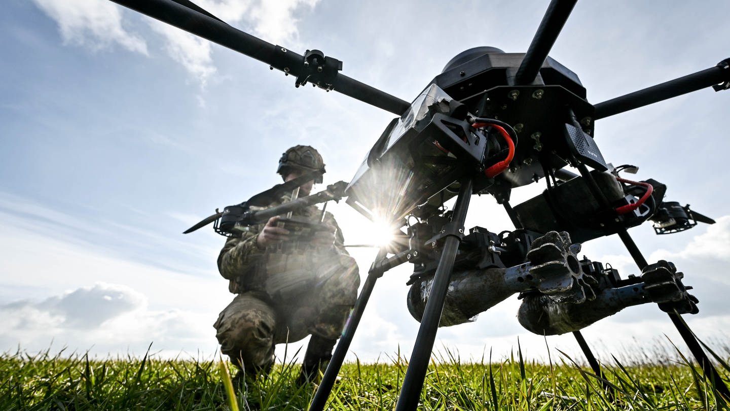 Die Nato-Länder Rumänien und Lettland haben Russland vorgeworfen, mit Drohnen in ihren Luftraum eingedrungen zu sein.