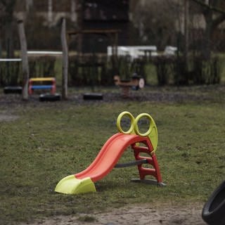 Rutsche auf einem Spielplatz