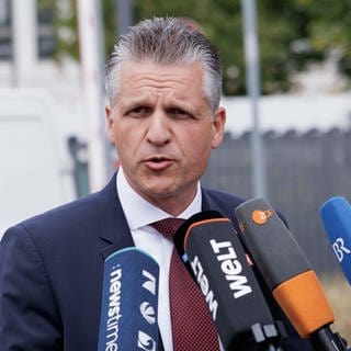 Thorsten Frei (CDU), Erster Parlamentarischer Geschäftsführer der CDUCSU-Bundestagsfraktion, gibt ein Pressestatement zu der Fortsetzung der Gespräche der Ampel-Koalition mit Union und Ländern zur Migrationspolitik.