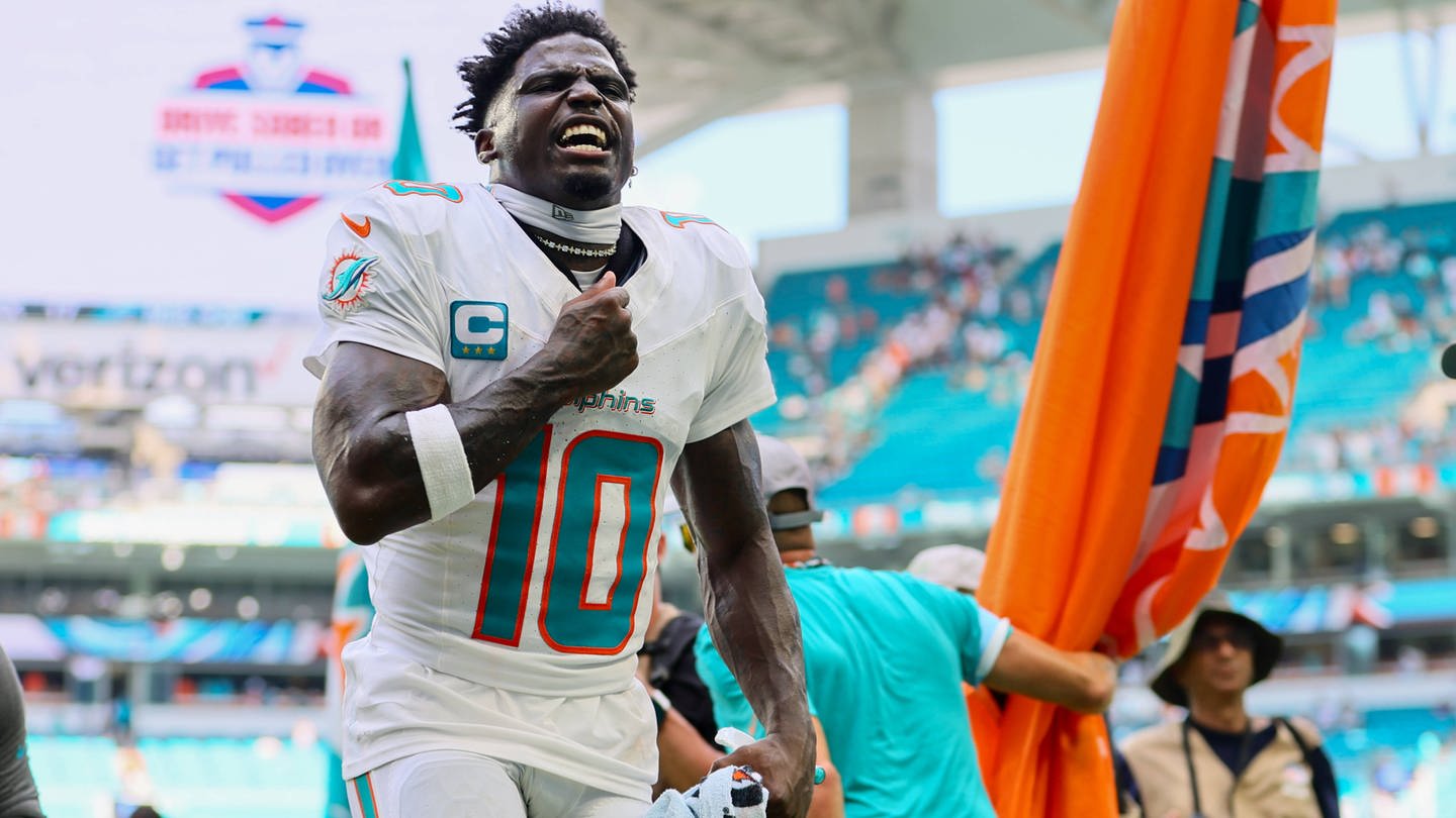 NFL-Profi Tyreek Hill bei einem Spiel für die Miami Dolphins - vorher war von der Polizei festgenommen worden.