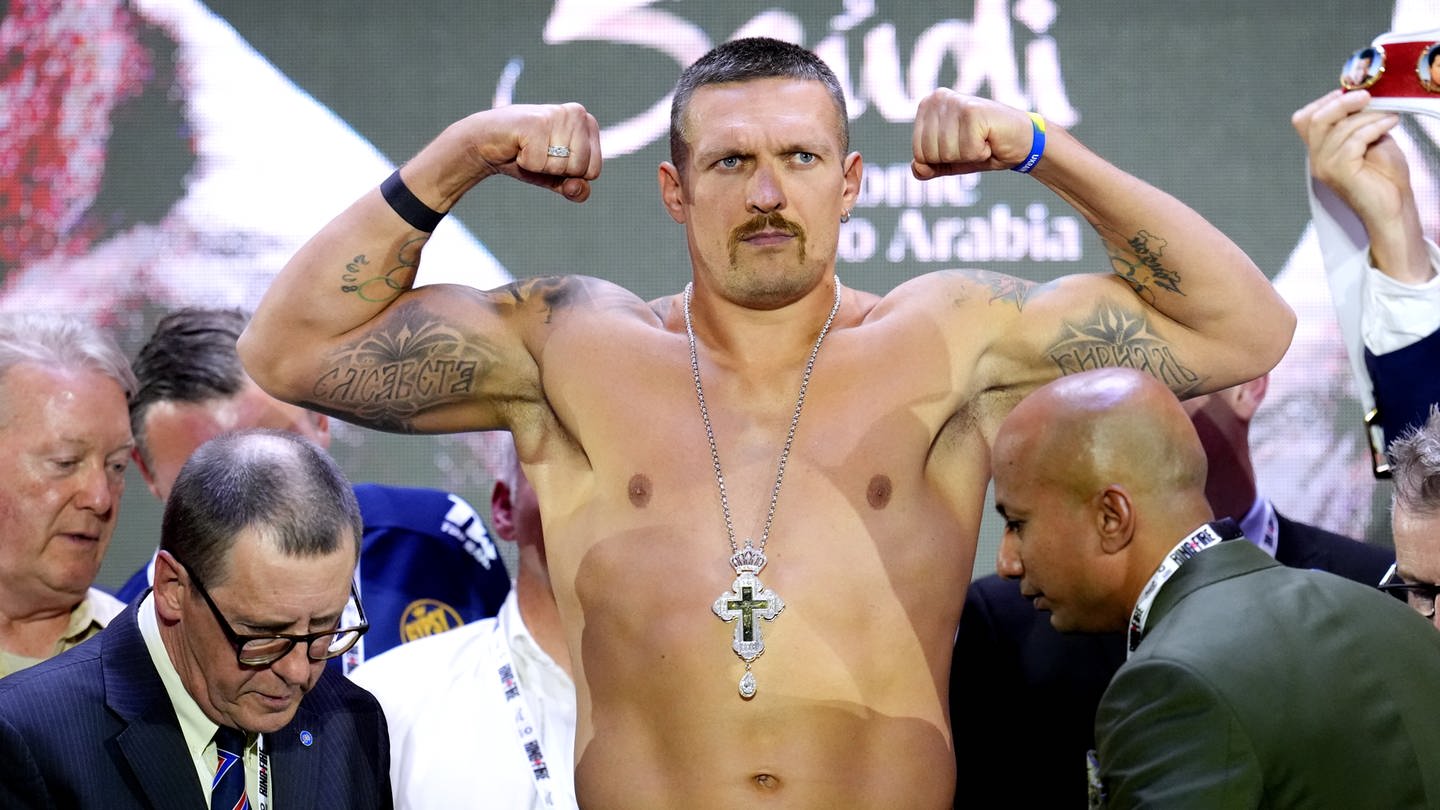 Oleksandr Usyk während dem Wiegen in der BLVD City Music World. Der IBF-, WBA-, WBC- und WBO-Titelkampf im Schwergewicht zwischen Tyson Fury und Oleksandr Usyk findet am Samstag, den 18. Mai statt.