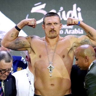 Oleksandr Usyk während dem Wiegen in der BLVD City Music World. Der IBF-, WBA-, WBC- und WBO-Titelkampf im Schwergewicht zwischen Tyson Fury und Oleksandr Usyk findet am Samstag, den 18. Mai statt.