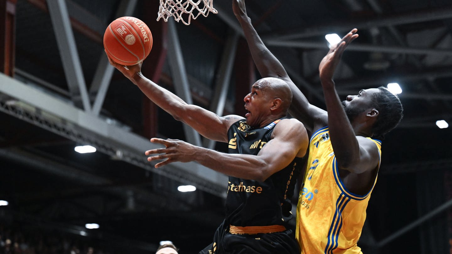 Baskeball-Bundesliga: Die Niners Chemnitz gegen Alba Berlin in der letzten Meisterschaftsrunde.