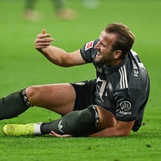 Harry Kane liegt verletzt gegen Leverkusen am Boden 