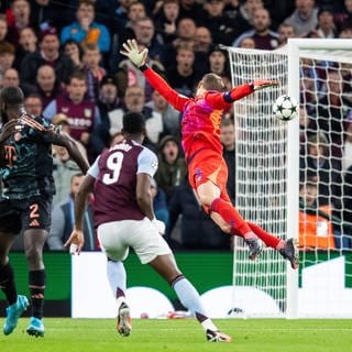 Manuel Neuer gegen Aston Villa