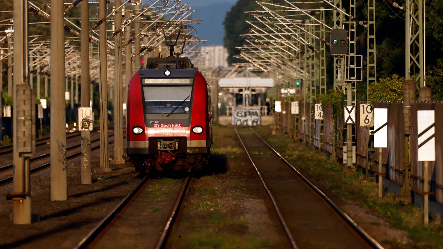 Mit der Bahn reisen kann chillig sein, wenn das Internet keine Faxen macht. Das Handynetz ist jetzt besser und somit klappen DIESE Sachen easier.