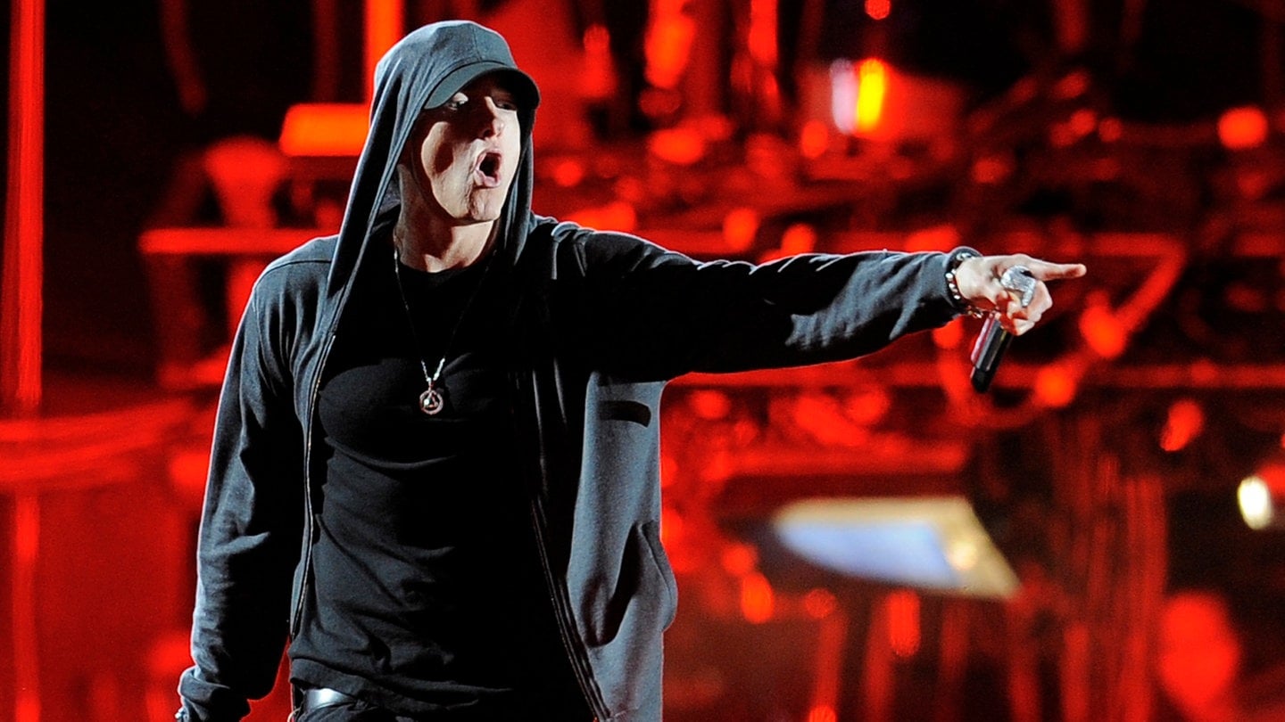 Der US-Rapper Eminem singt am 15.04.2012 auf dem Coachella Valley Music und Arts Festival in Indio (Kalifornien, USA).