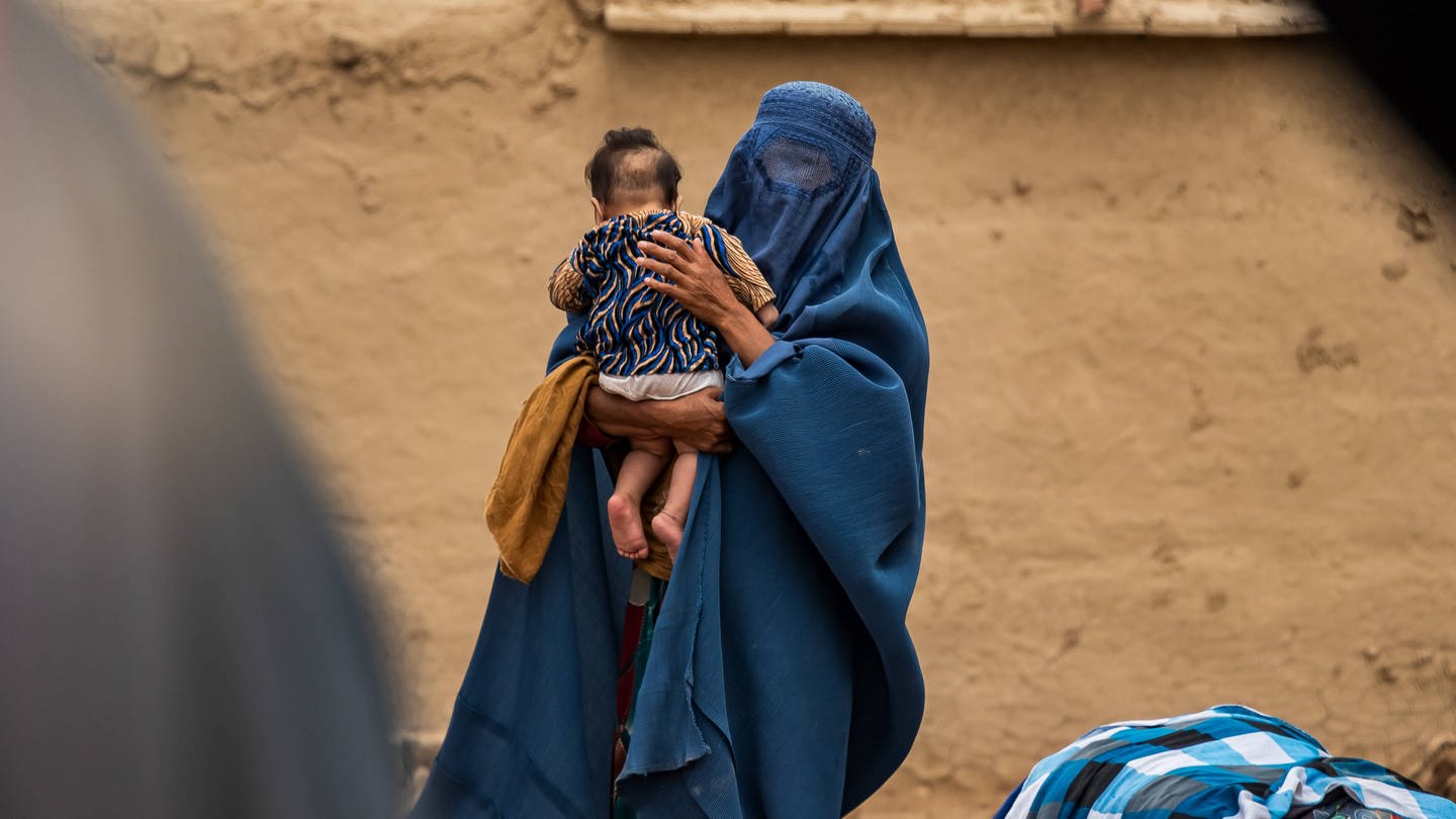 Frauen in Afghanistan werden in allen Lebensbereichen unterdrückt, deshalb haben sie in der EU ein besonderes Asylrecht