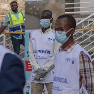 Mitarbeiter des Gesundheitswesens werden bei Mpox-Impfung im Krankenhaus in Goma DR Kongo fotografiert.