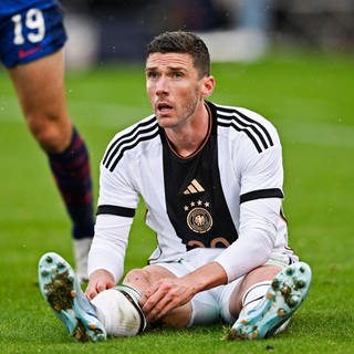 Beim DFB hat sich auch David Raum abgemeldet. Angeblich rückt Robin Gosens in den Kader der Nationalmannschaft nach.