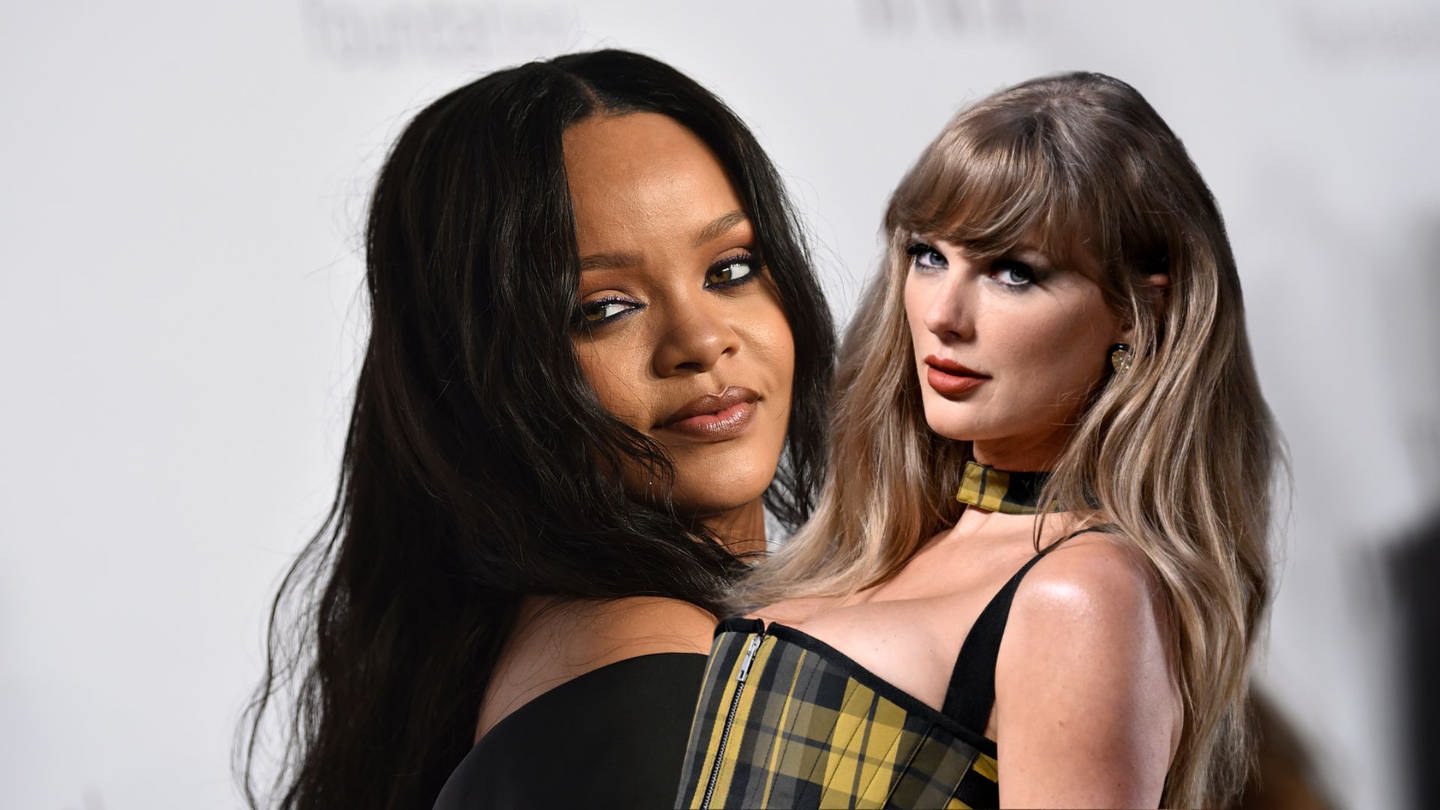 Während Rihanna schon länger als Milliardärin bekannt ist, kam letztes Jahr ein neuer Player dazu: Taylor Swift.