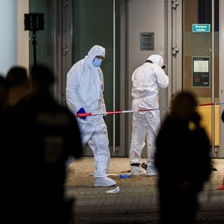 Spurensicherung vor dem Krefelder Kino 