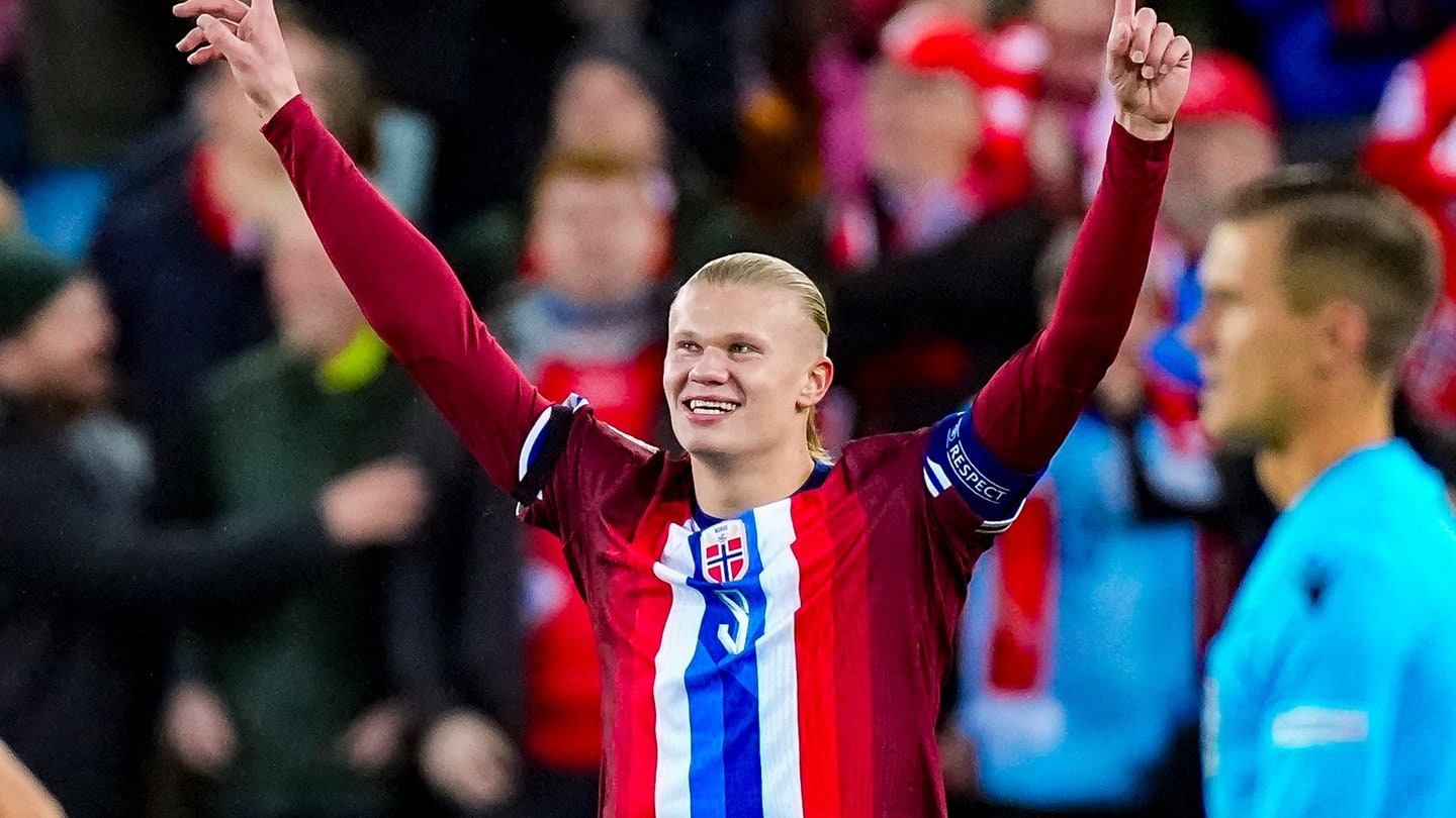 Erling Haaland jubelt während des Nations-League-Fußballspiels zwischen Norwegen und Slowenien im Ullevaal-Stadion.