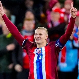 Erling Haaland jubelt während des Nations-League-Fußballspiels zwischen Norwegen und Slowenien im Ullevaal-Stadion.