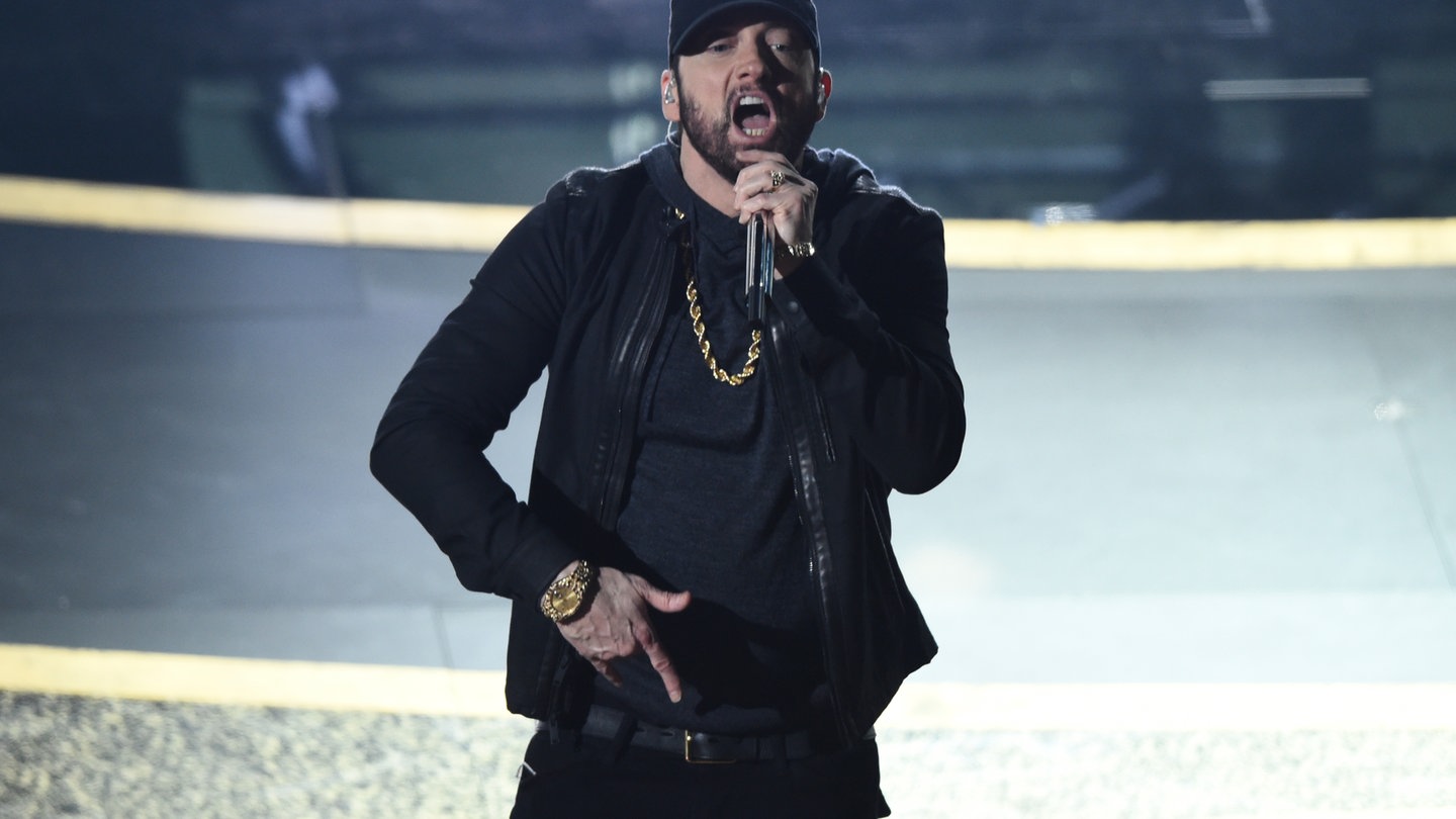 Eminem bekommt einen Enkelsohn. Seine Tochter und ihr Ehemann haben verraten, dass ihr gemeinsames Kind ein Junge wird.